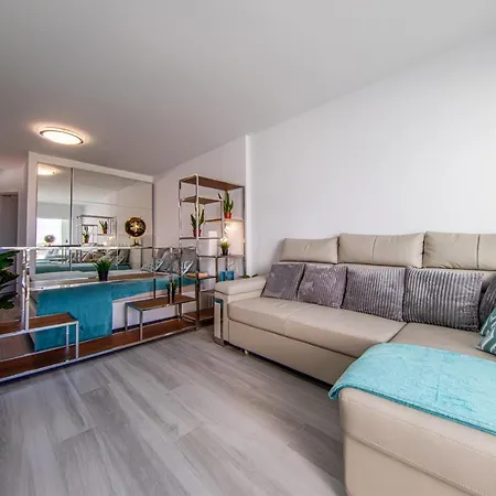 Park Royal 1 Апартаменти Адехе